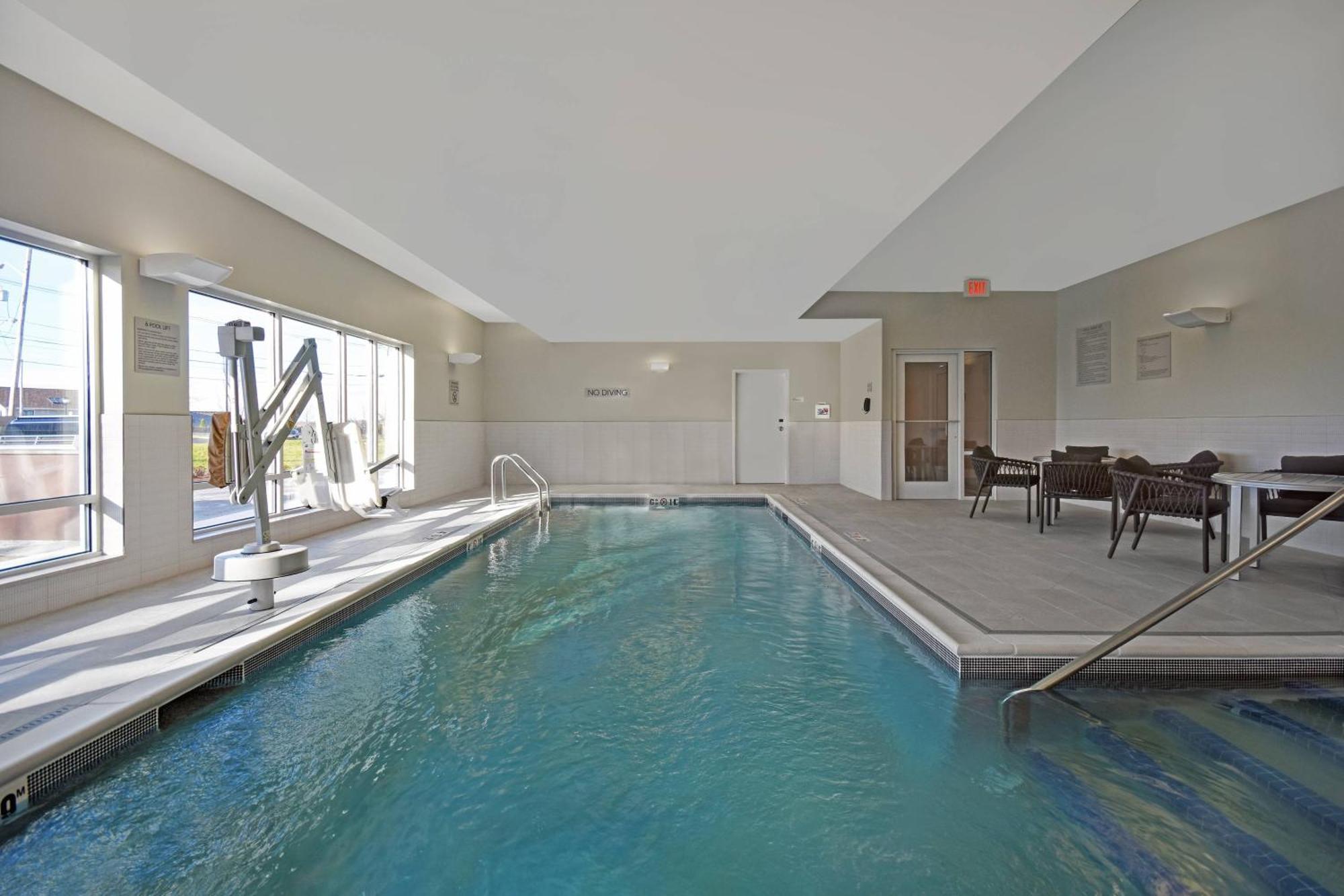 Towneplace Suites By Marriott Fall River Westport Exterior foto
