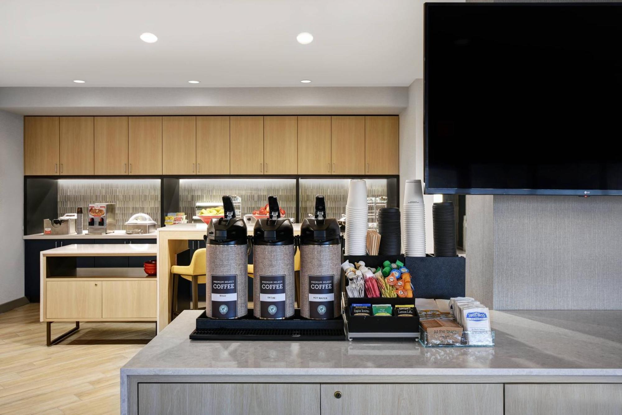 Towneplace Suites By Marriott Fall River Westport Exterior foto