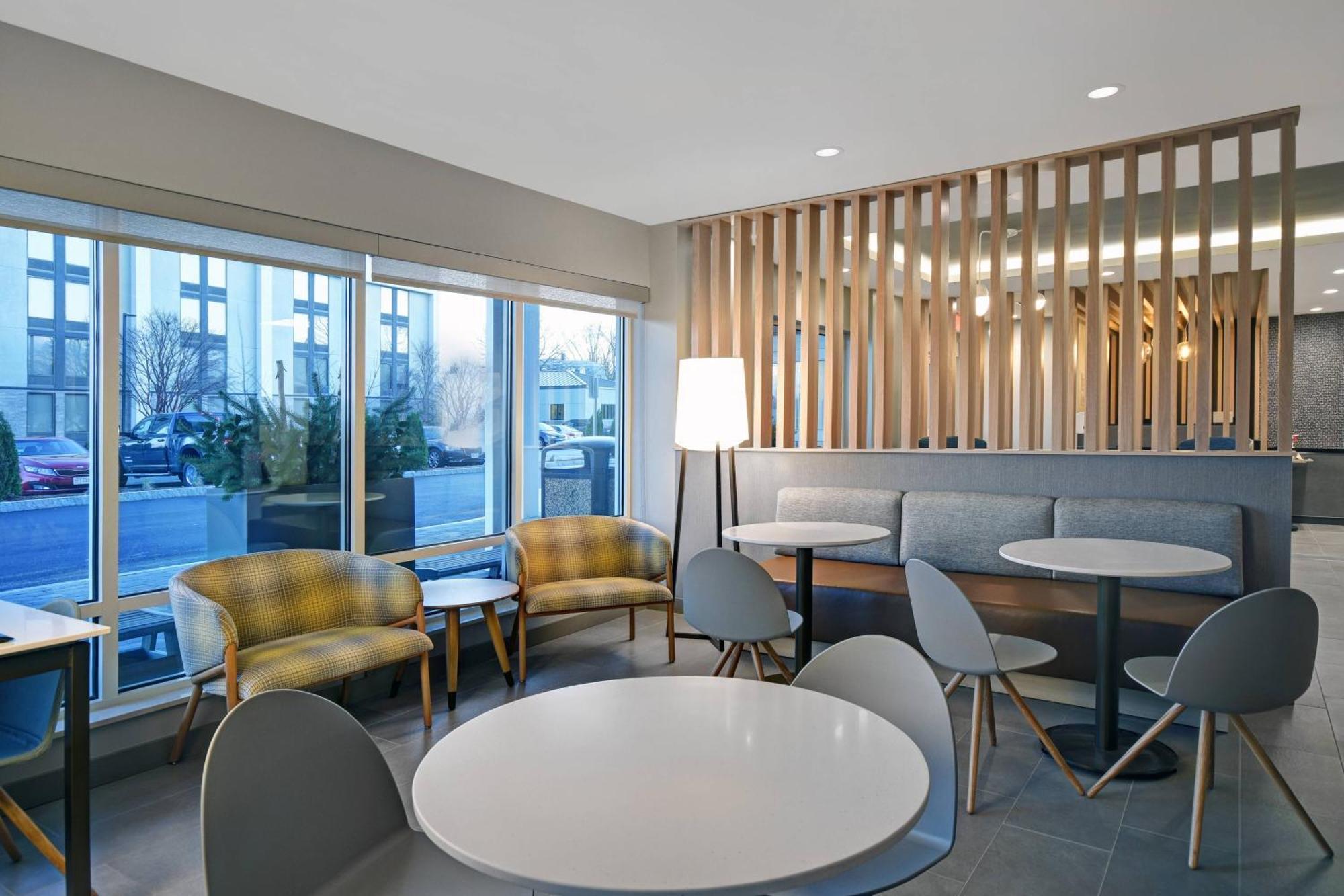 Towneplace Suites By Marriott Fall River Westport Exterior foto